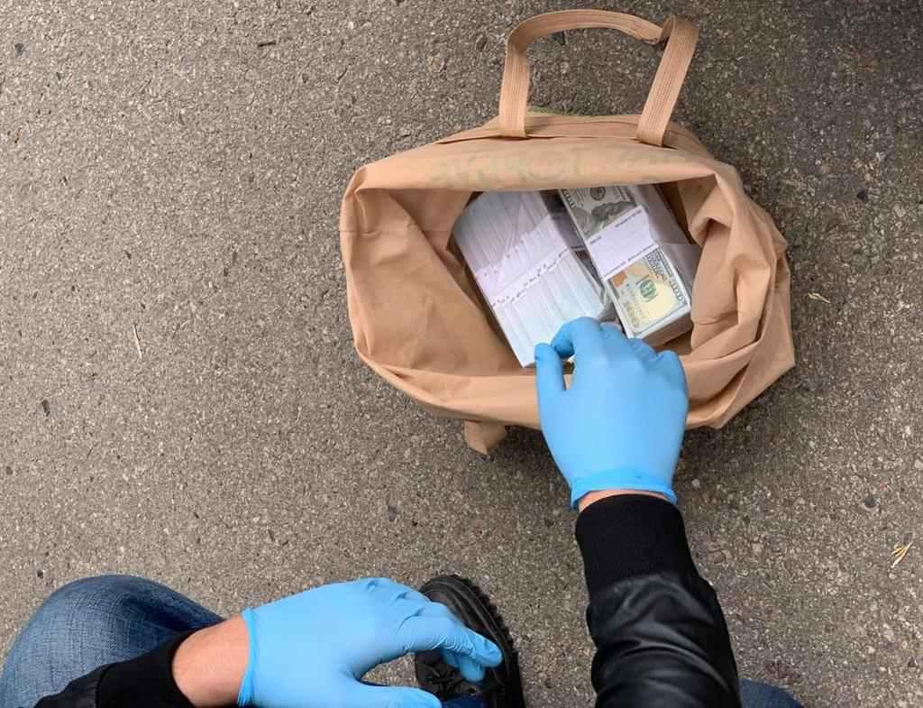 Депутата «укропівця» з Полтавської районної ради затримали на хабарі в 160 тисяч доларів
