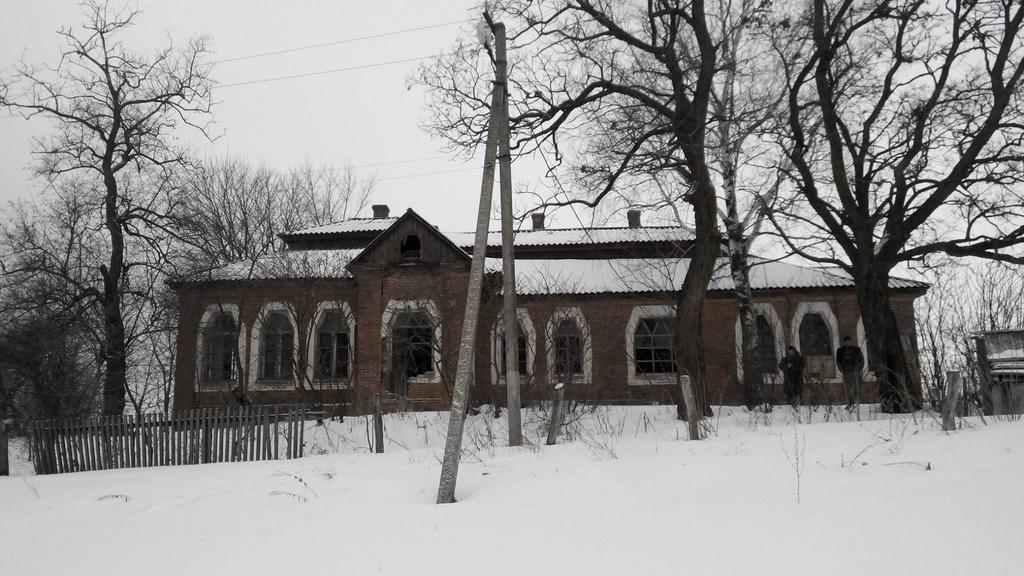 Вандали понівечили школу Лохвицького земства. Фото