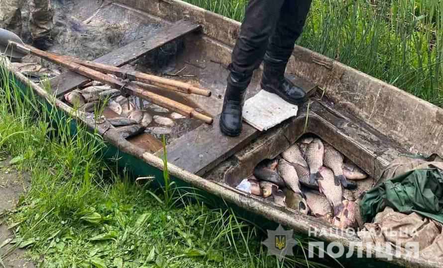 На Полтавщині двоє чоловіків незаконно наловили понад сто кілограм риби