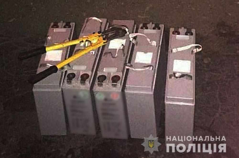 На Полтавщині двоє чоловіків викрали акумулятори з підстанції оператора мобільного зв’язку 