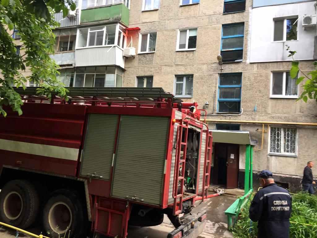 У Полтаві горіла квартира: загинула жінка та є постраждалі