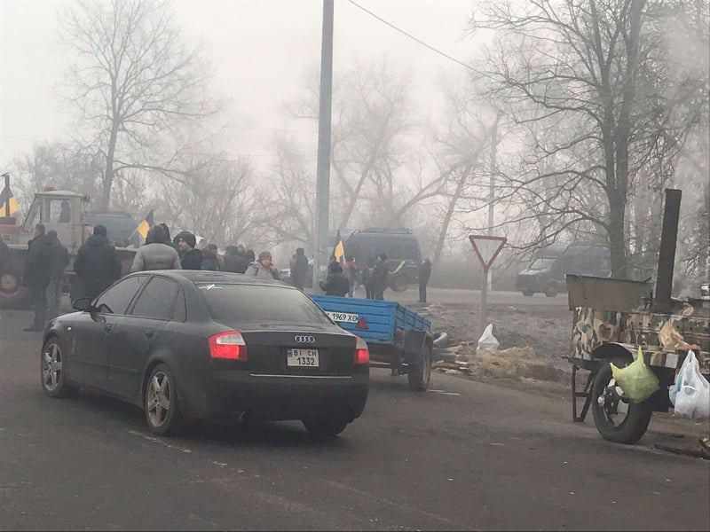 Двоє людей, які блокували дорогу під час сутичок у Нових Санжарах, заплатять штраф