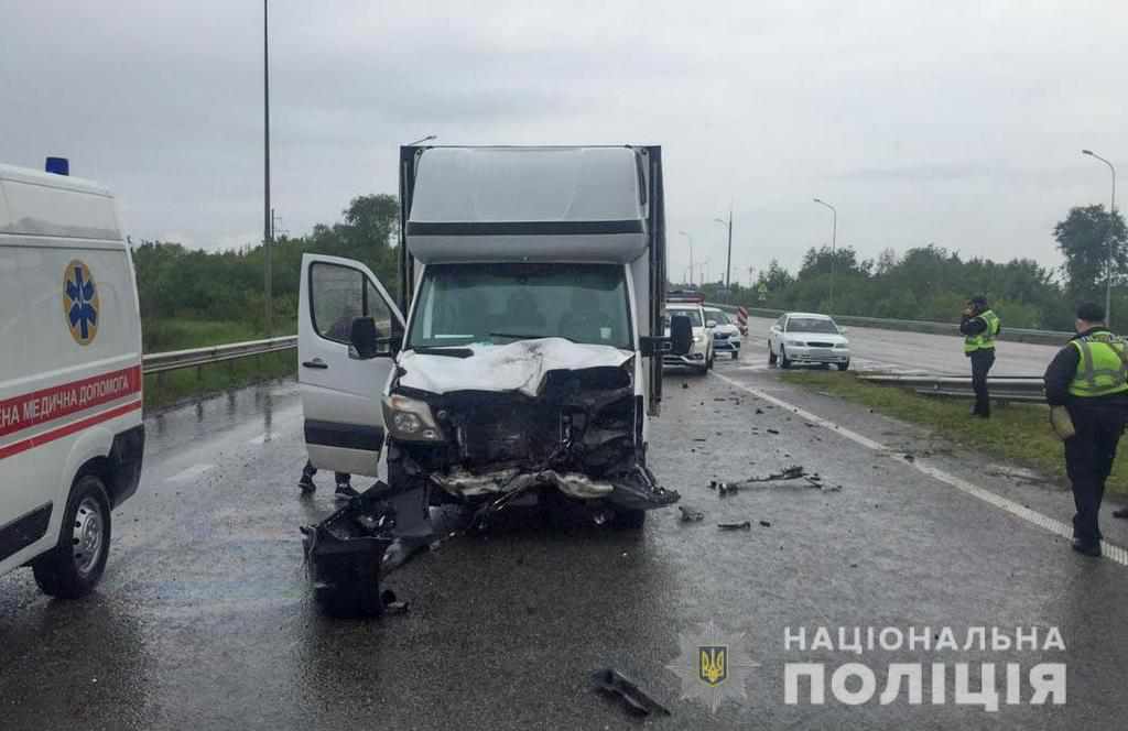 На Полтавщині зіштовхнулися легковик і вантажівка: постраждали двоє людей
