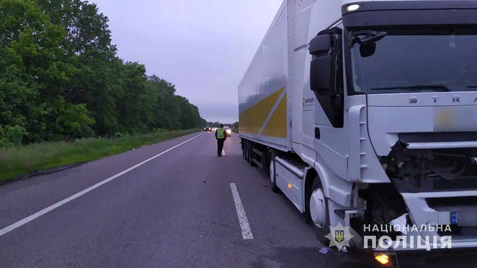 На Полтавщині двоє хлопців потрапили під вантажівку