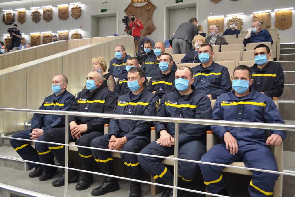 Полтавських рятувальників нагородили за участь в ліквідації пожеж в Чорнобилі. ФОТО 