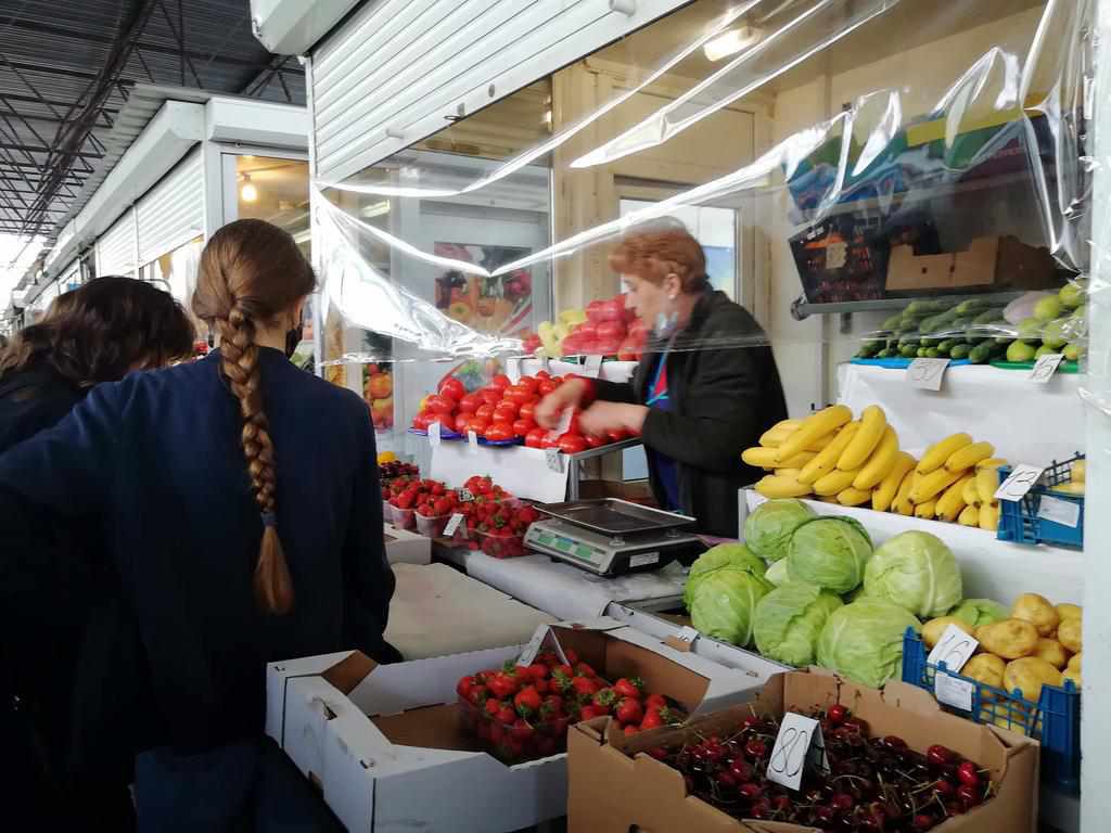 Почому овочі і фрукти на ринку Полтави. ФОТО 