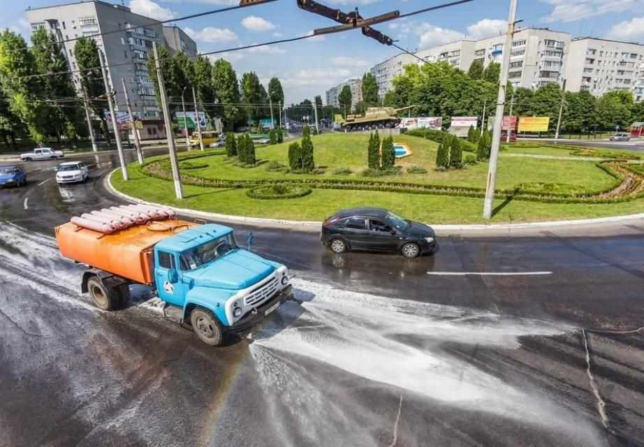 На Полтавщині у спеку почали поливати вулиці 