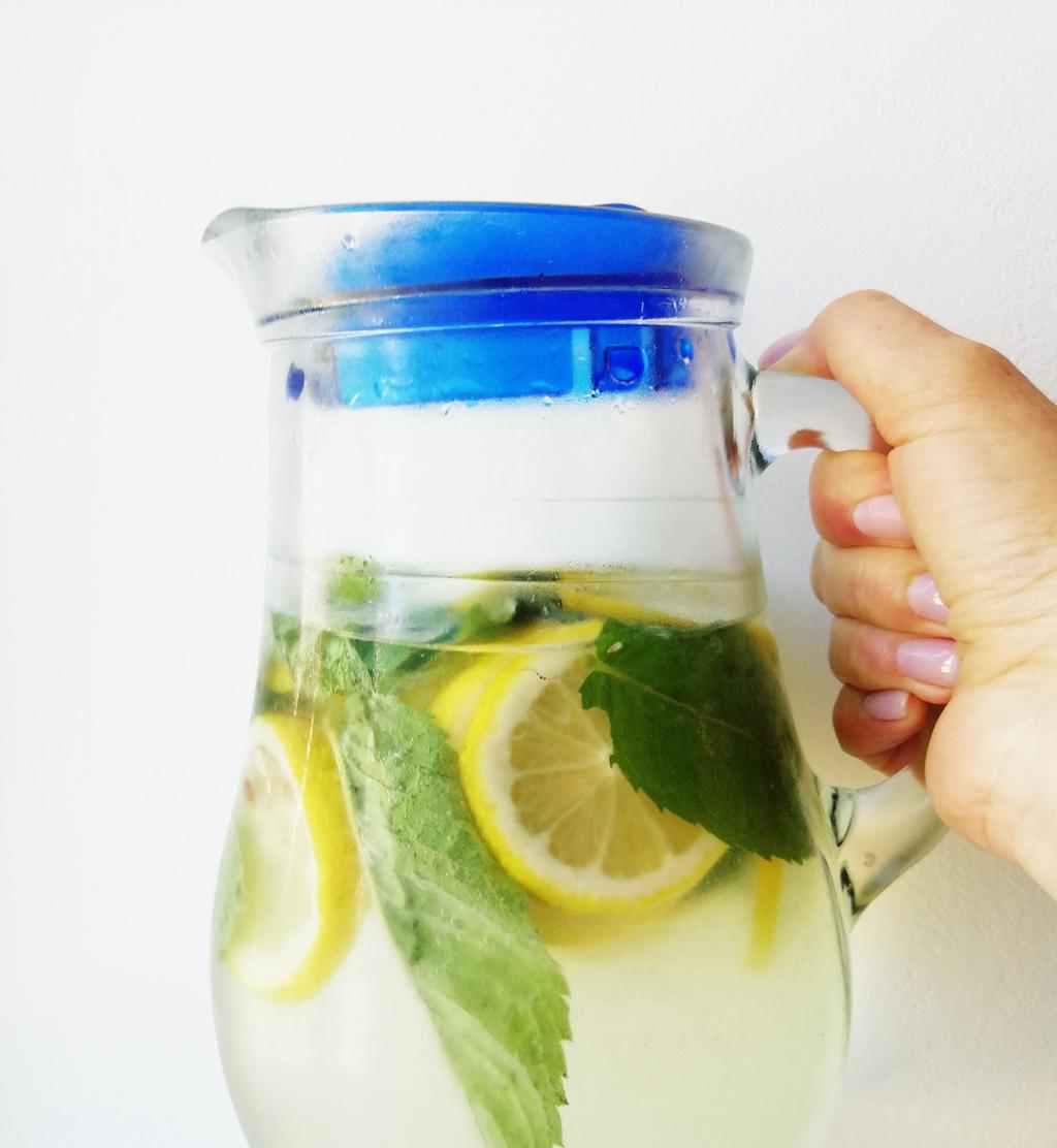 Прохолодні напої у літню спеку: як приготувати вдома