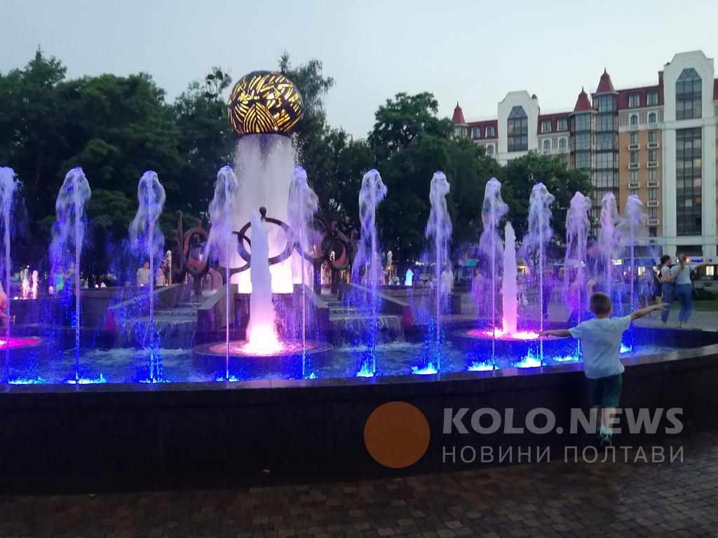 У Полтаві нарешті працює фонтан за мільйон доларів. ФОТО, ВІДЕО