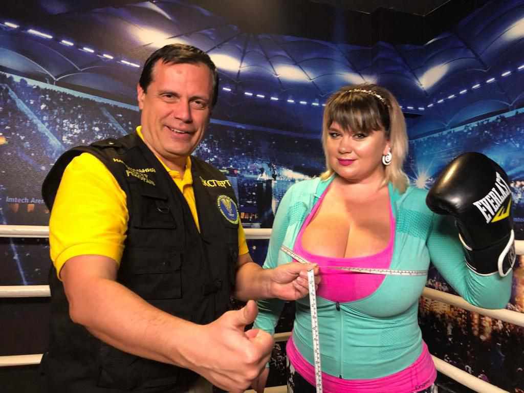 Рекордсменка з найбільшими натуральними грудьми з Полтавщини Міла Кузнецова заявила, що йде у бокс. ФОТО, ВІДЕО