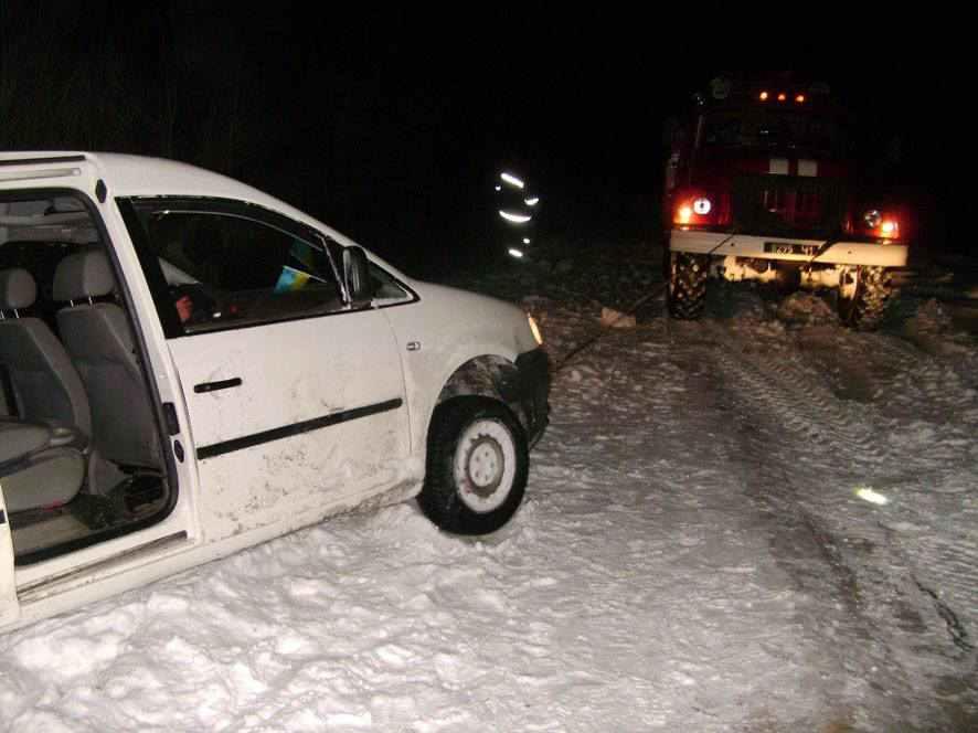 На Полтавщині через негоду двічі рятували авто, в якому була трирічна дитина. ОНОВЛЕНО