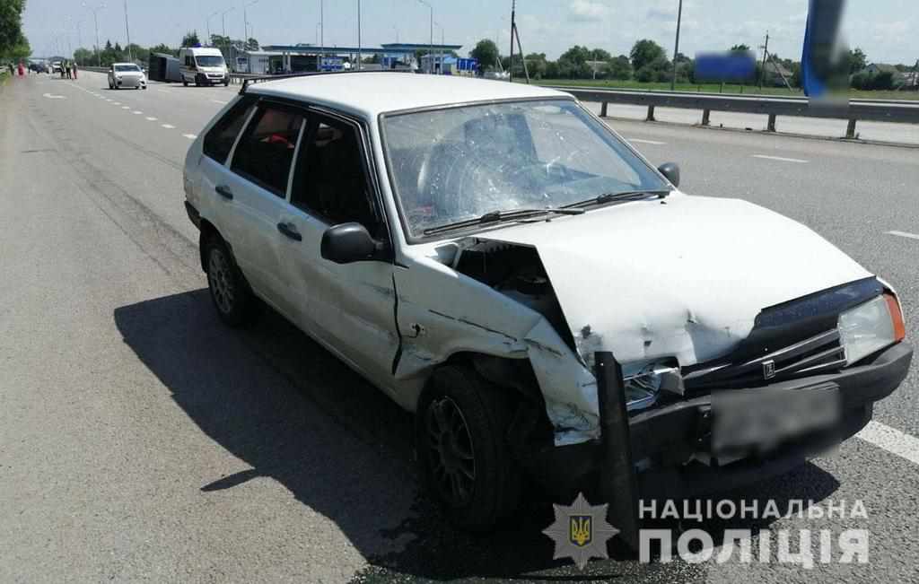 У зіткненні легковиків на трасі Київ – Харків загинула жінка