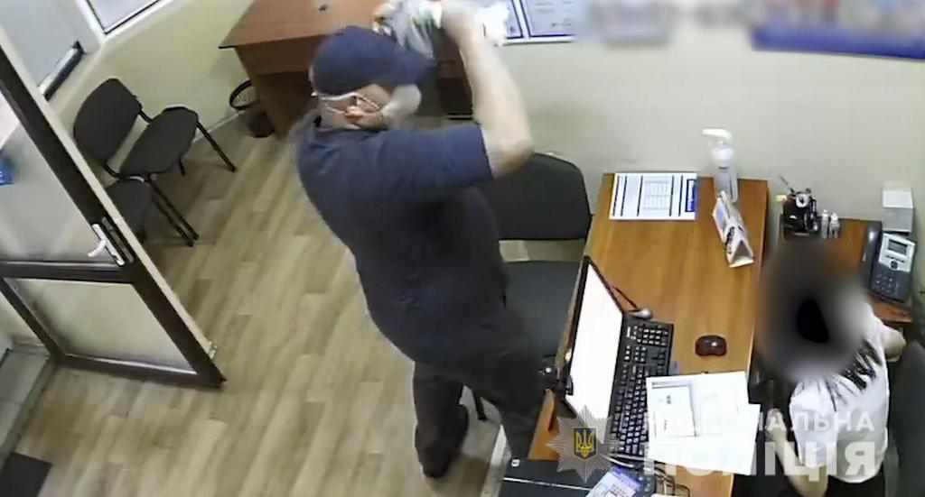 На Полтавщині затримали підозрюваного у вбивстві касирки «Швидко гроші»