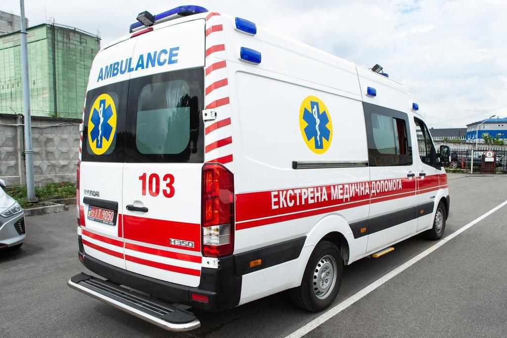 На Полтавщині кухарка ліцею впала в погріб на роботі: жінка в тяжкому стані