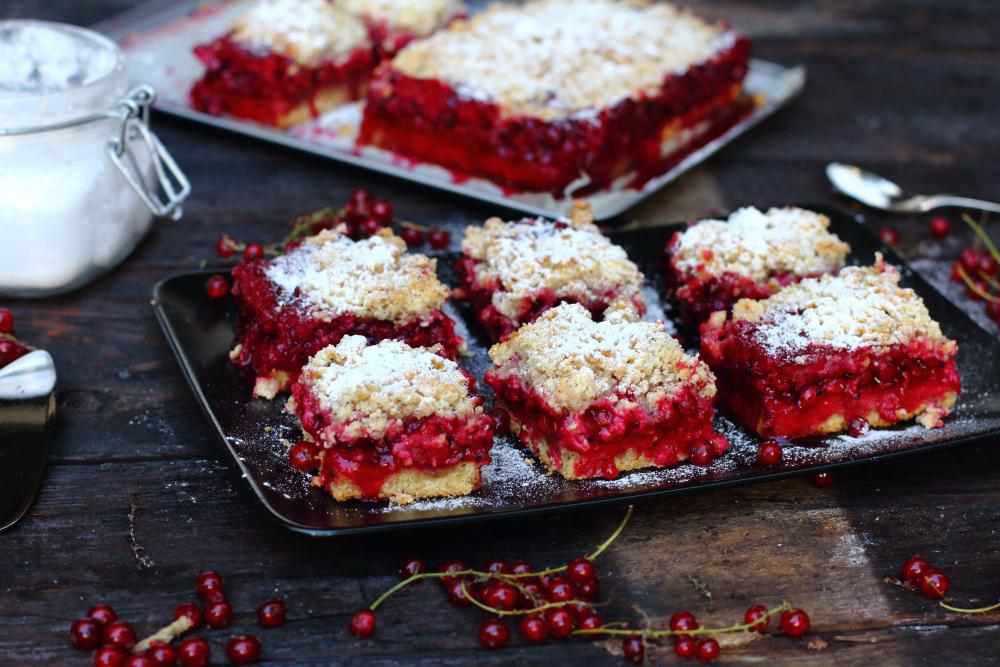 Як приготувати пиріг з ягодами та фруктами: рецепти