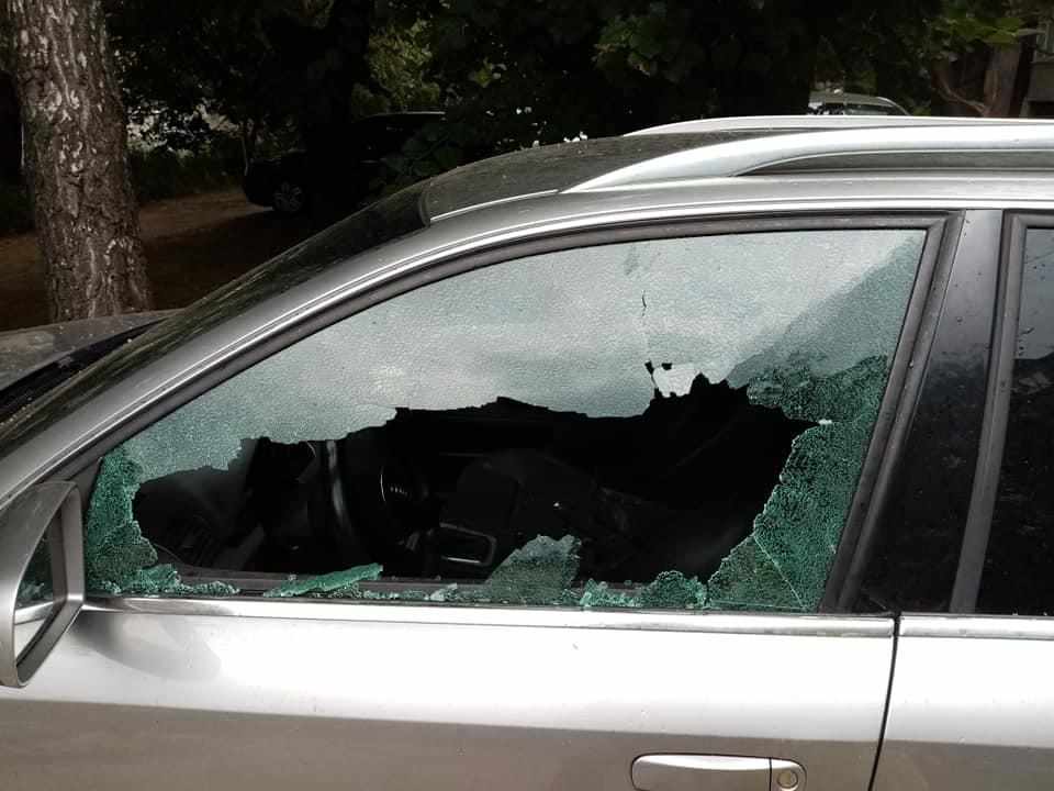 У Полтаві вночі жінка розгромила три автівки. ФОТО