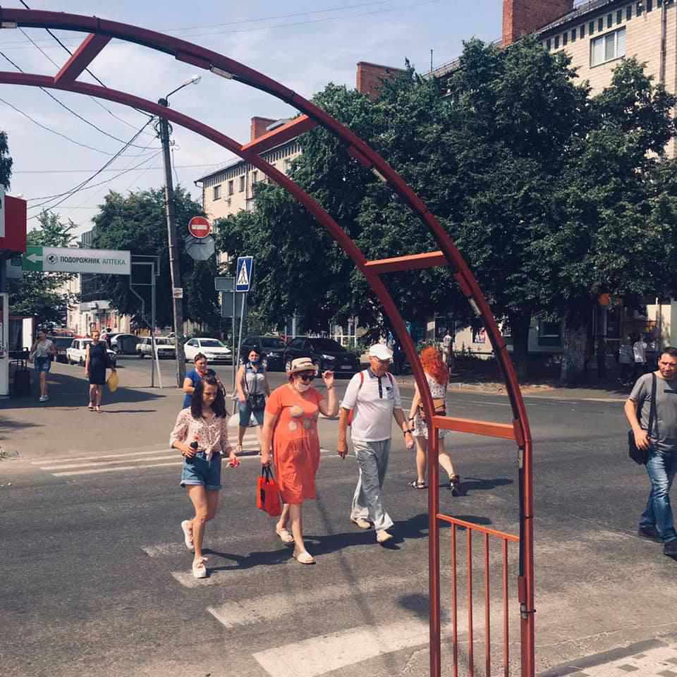 У Полтаві невідомі викрали форсунки з охолоджувальних арок на вулиці