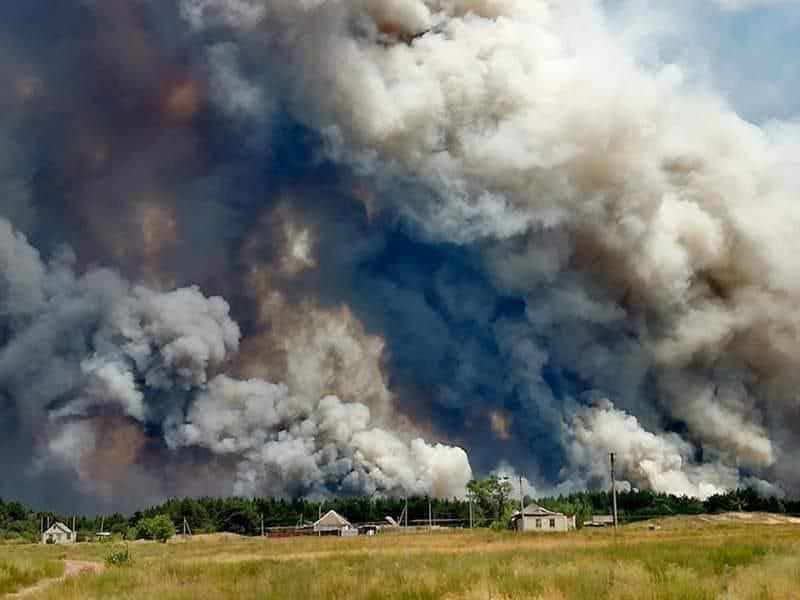 Горять села і сотня гектарів лісу, є загиблі: полтавські рятувальники гаситимуть пожежі на Луганщині. ФОТО, ВІДЕО