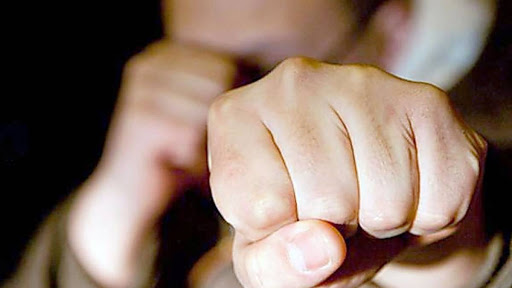 У Пирятині військовослужбовець побив хлопця: потерпілий у реанімації