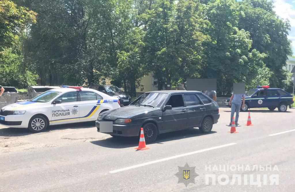 ДТП у Полтаві: легковик збив чоловіка, який переходив дорогу в недозволеному місці 