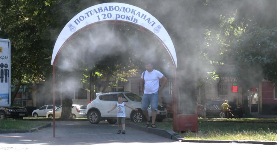 За фото біля охолоджувальної арки «Полтававодоканал» обіцяє телефон