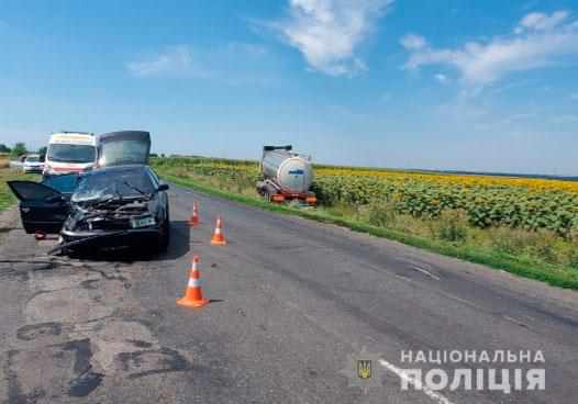 ДТП на Полтавщині: легковик зіткнувся з вантажівкою, серед постраждалих дитина