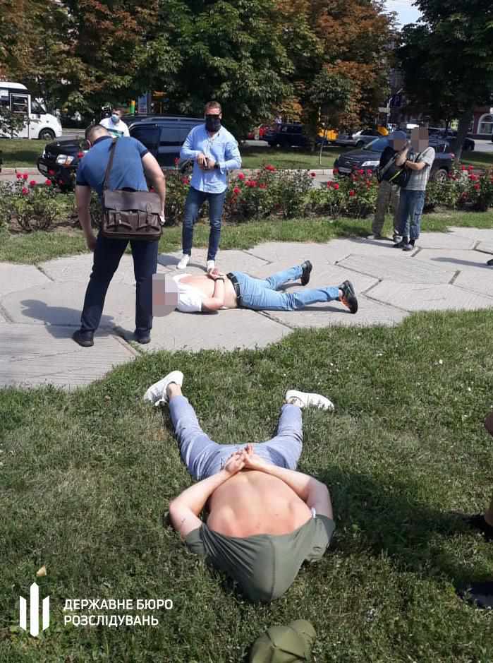 80 000 доларів за вплив на керівництво ДБР: у Полтаві затримали слідчого ДБР та працівника Нацполіції