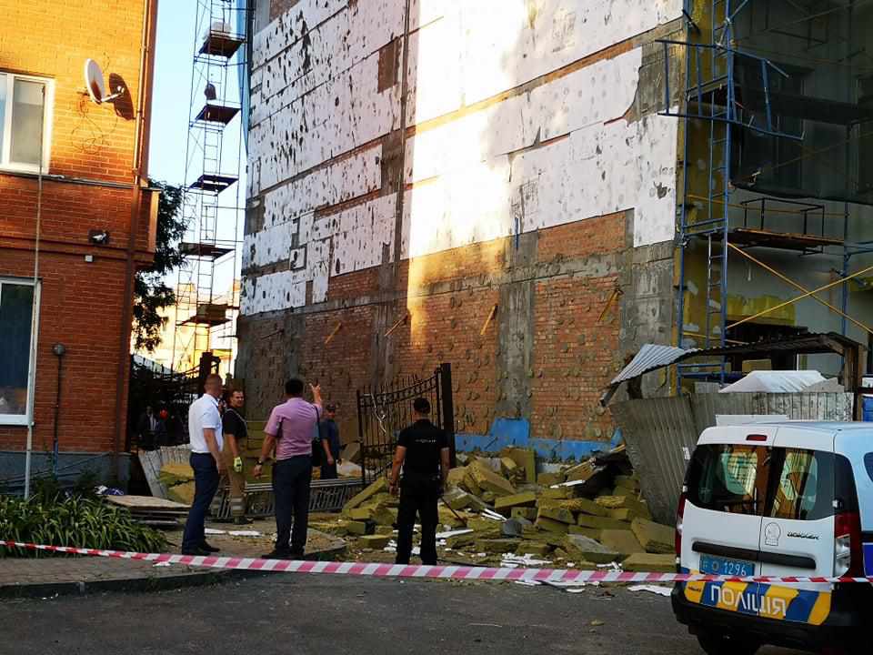 Трагедія на будівництві в Полтаві, де обвалились риштування та постраждали люди: що відомо та думки експертів 