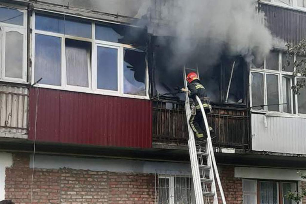 Із пожежі в багатоповерхівці під Полтавою врятували чотирьох людей