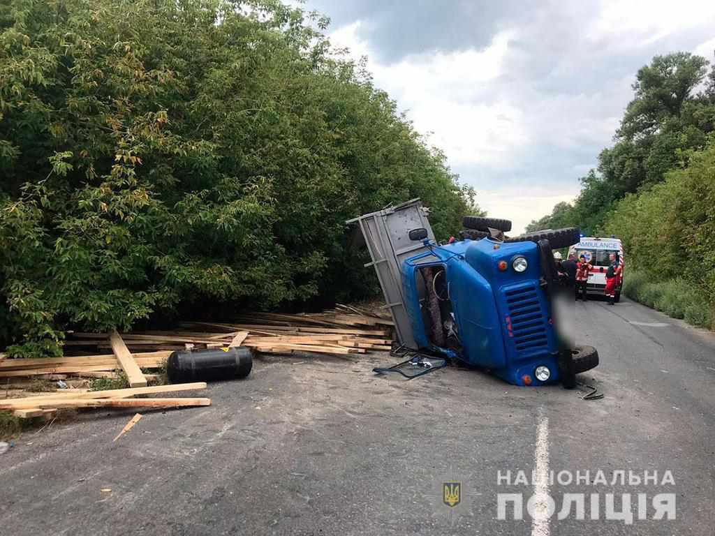 На Полтавщині зіткнулись вантажівка і легковик: один із водіїв загинув. ФОТО