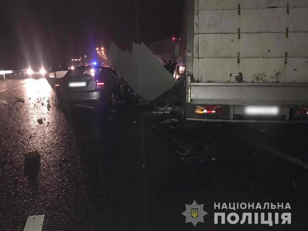 Під Полтавою зіткнулися легковик і фура: загинув водій та двоє маленьких дітей