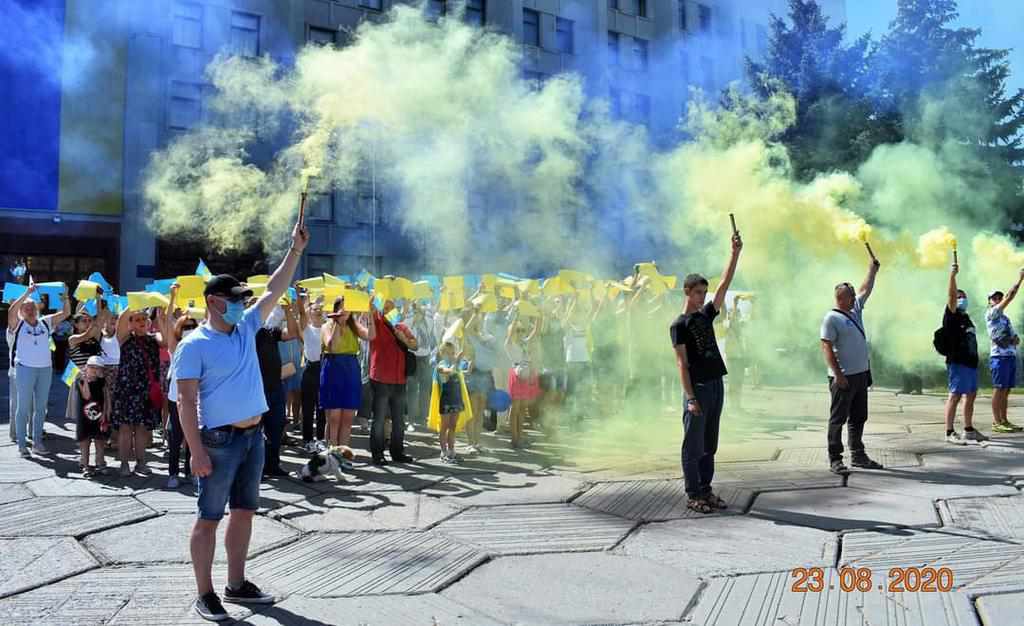 Яким був флешмоб до Дня Державного прапора України в Полтаві. ФОТО