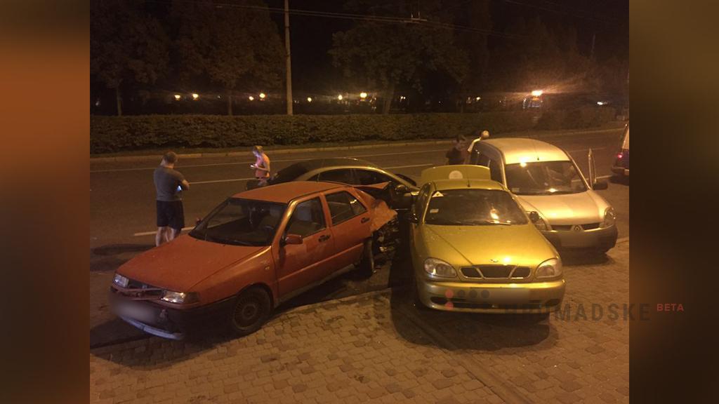 ДТП у центрі Полтави: зіткнулися п’ять автівок