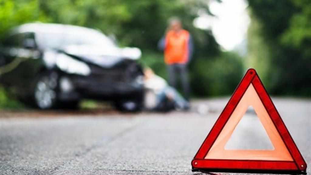 У Лубнах чоловік на мопеді врізався в автомобіль: потерпілий помер у лікарні. ОНОВЛЕНО, ФОТО