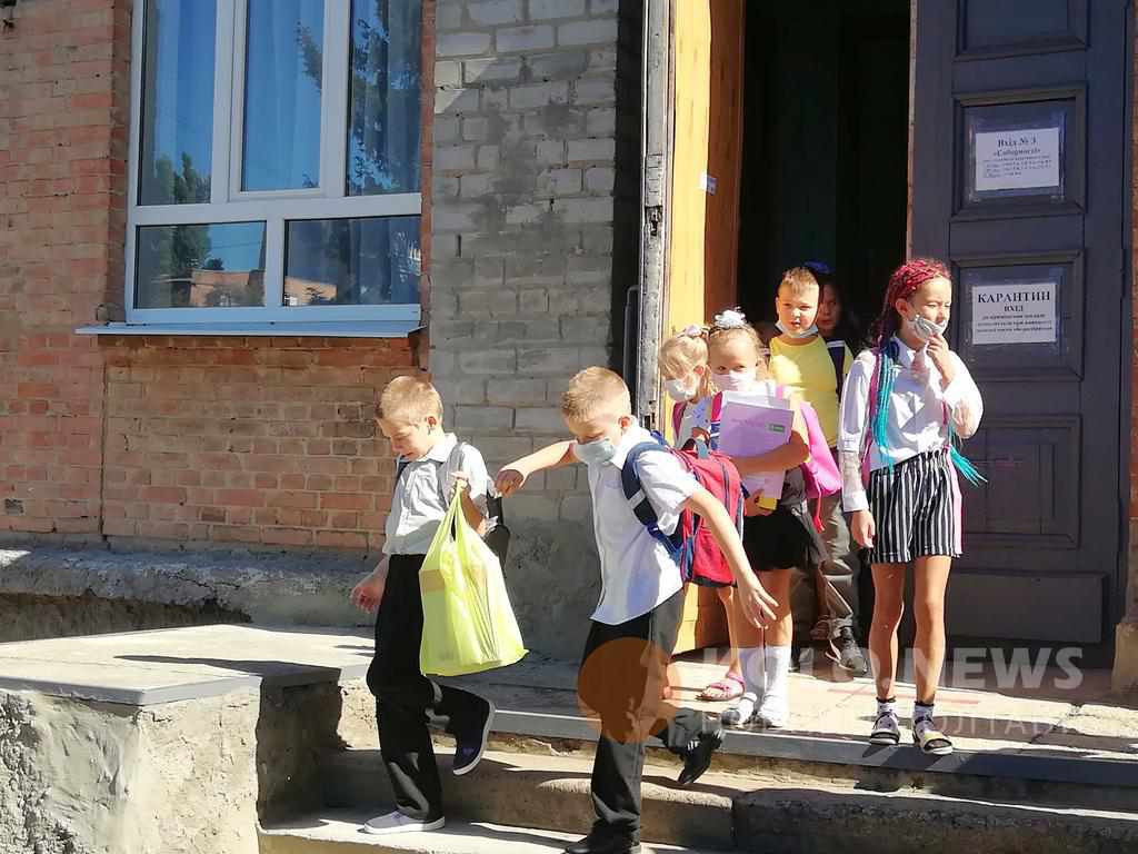 1 вересня під час карантину: як почались заняття у школах Полтави та які подарунки отримали діти. ФОТО