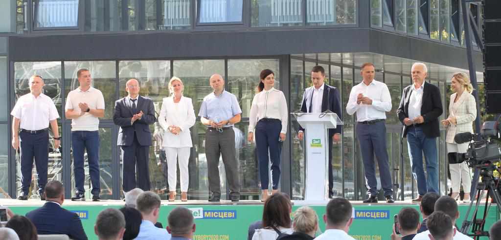 Підприємці, громадські діячі та лікарі: партія «Слуга Народу» представила команду на Полтавщині