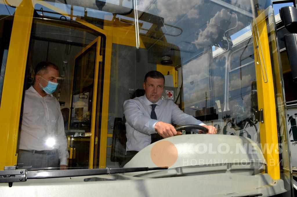 У Полтаві люди не можуть доїхати до роботи та в школу, а 10 нових тролейбусів досі не на маршрутах