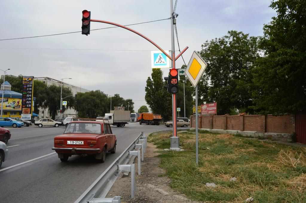 На в’їзді в Полтаву, на небезпечному перехресті, установили сучасний світлофор