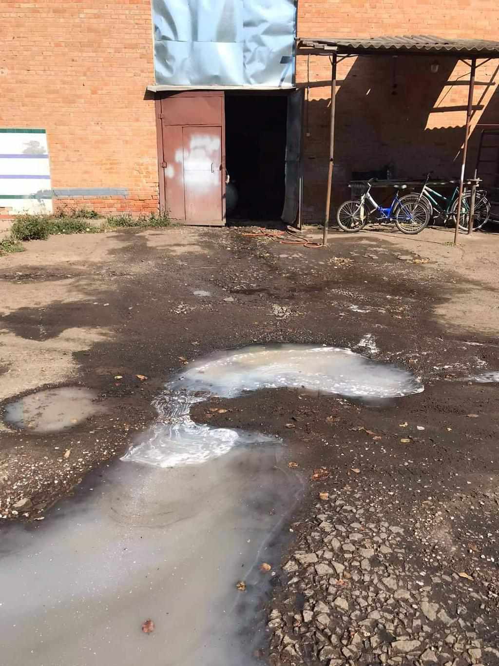 Через антисанітарію на Полтавщині закрили заклад, що приймав і переробляв молоко. ФОТО