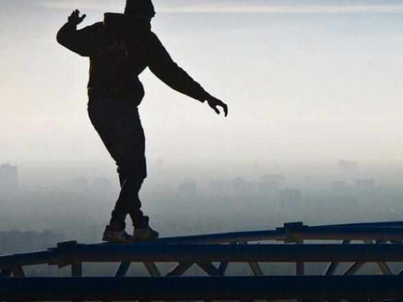 На Полтавщині чоловік стрибнув з мосту, щоб перевірити відчуття