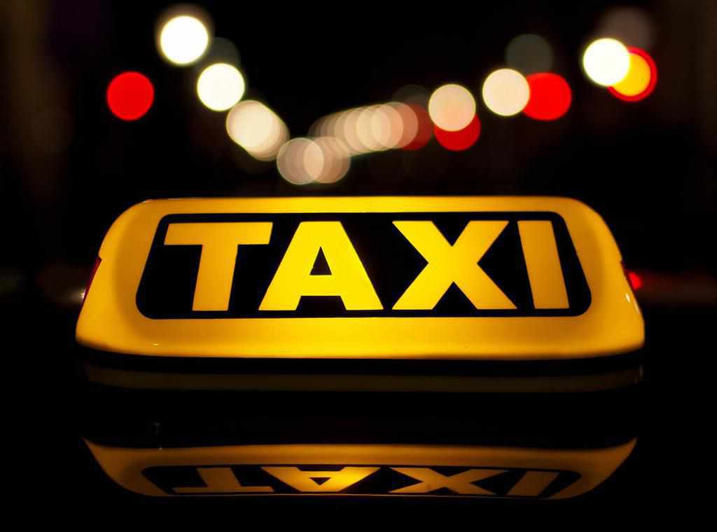 У Полтаві двоє чоловіків вкрали таксі