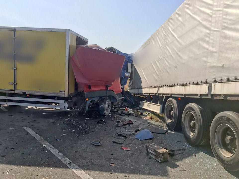 На Полтавщині зіткнулись дві вантажівки: один водій загинув. ФОТО