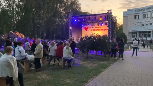 Кандидат на посаду міського голови Полтави влаштував агітаційний концерт в день жалоби