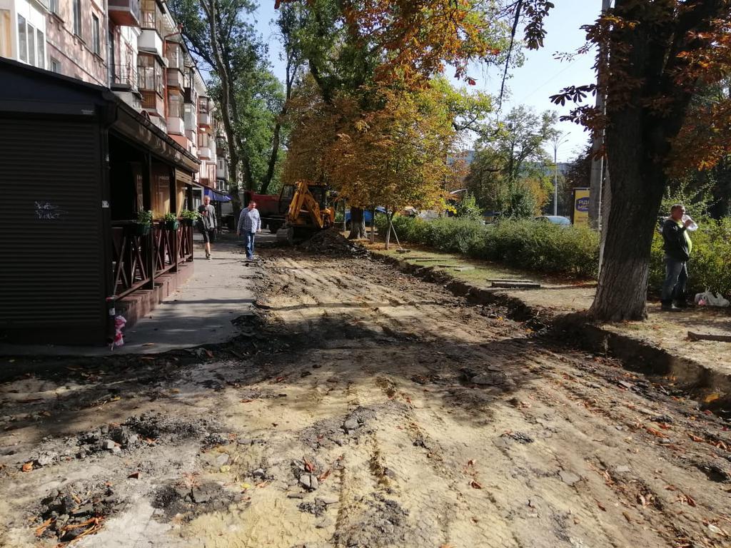 Ремонтуємо тротуар на Соборності ► Команда Удовіченка