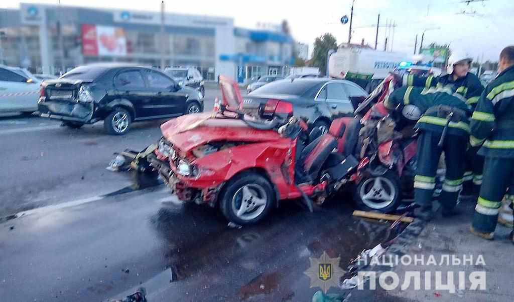 Поліція відкрила справу за фактом ДТП у Полтаві за участю 5 машин. ВІДЕО