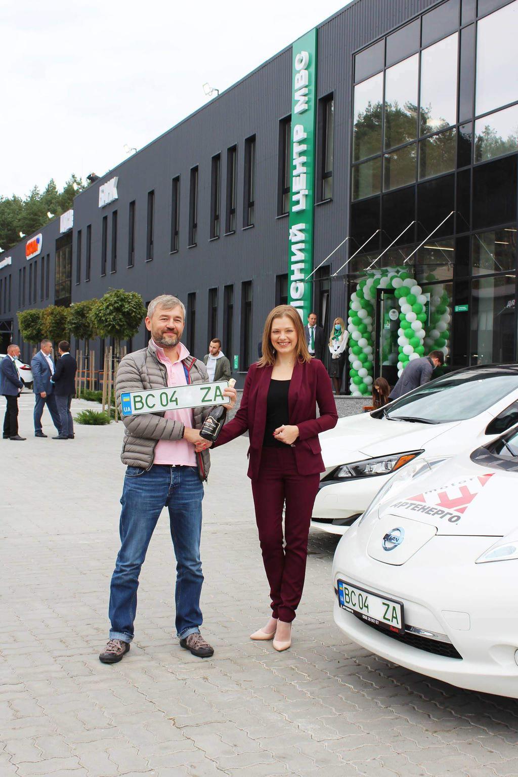 Почали видавати «зелені» номерні знаки на електроавтомобілі: скільки таких машин на Полтавщині 