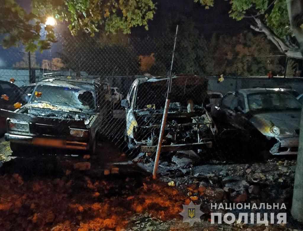 На Полтавщині вночі горіли 7 автомобілів: підозрюють підпал. ФОТО
