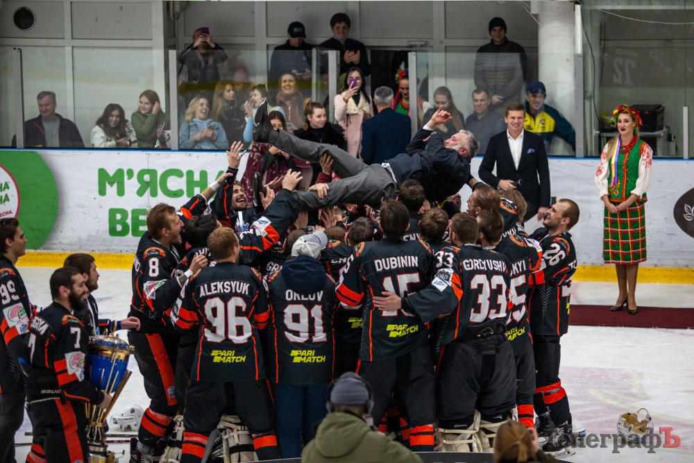 Кременчуцькі хокеїсти вперше в історії стали чемпіонами України