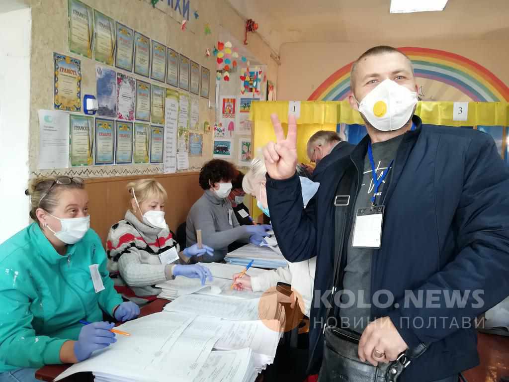 За годину проголосували лише 35 осіб: місцеві вибори у Полтаві. ФОТО