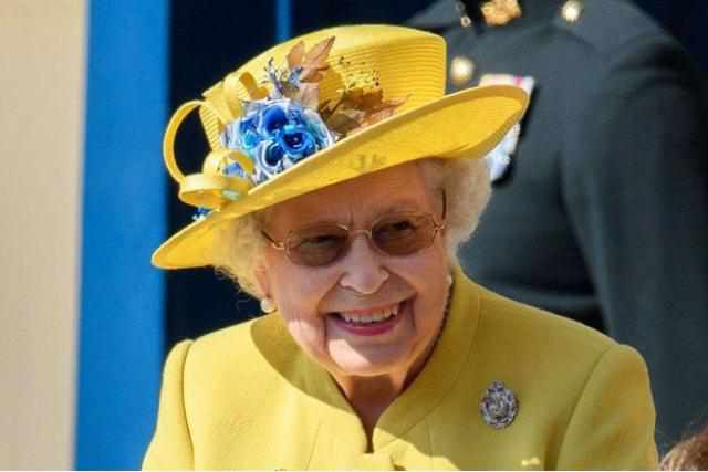 Британська королева отримала на день народження вишиванку від майстрині з Решетилівки. ВІДЕО 